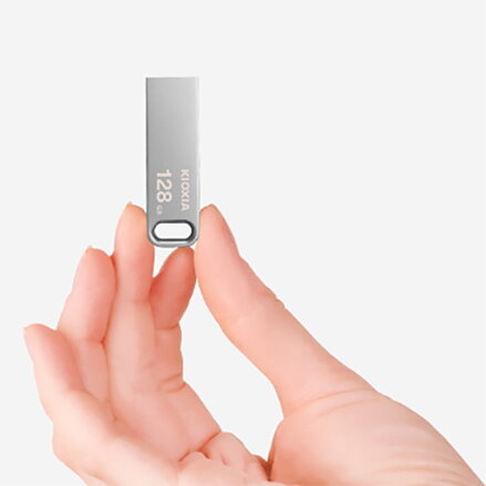 Kioxia USB flash disk, USB 3.0, 128GB, Biwako U366, Biwako U366, stříbrný, LU366S128GG4